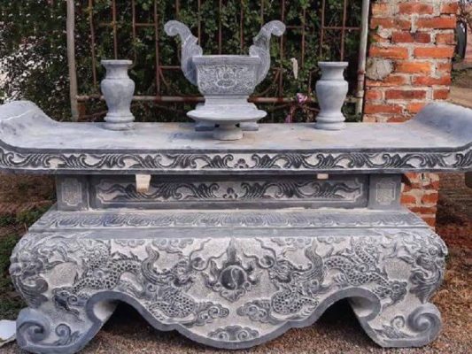 Ưu điểm giúp bạn quyết định có nên làm bàn thờ bằng đá không